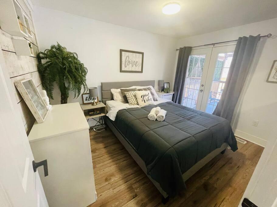 Holiday home Private House Fenced Yard-walk Distance To Falls